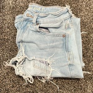 American eagle light wash ripped mom jeans
